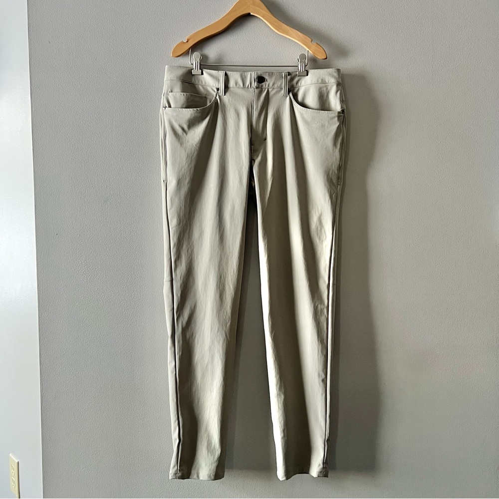 Lululemon Men’s Khaki Pants Like New 33x32